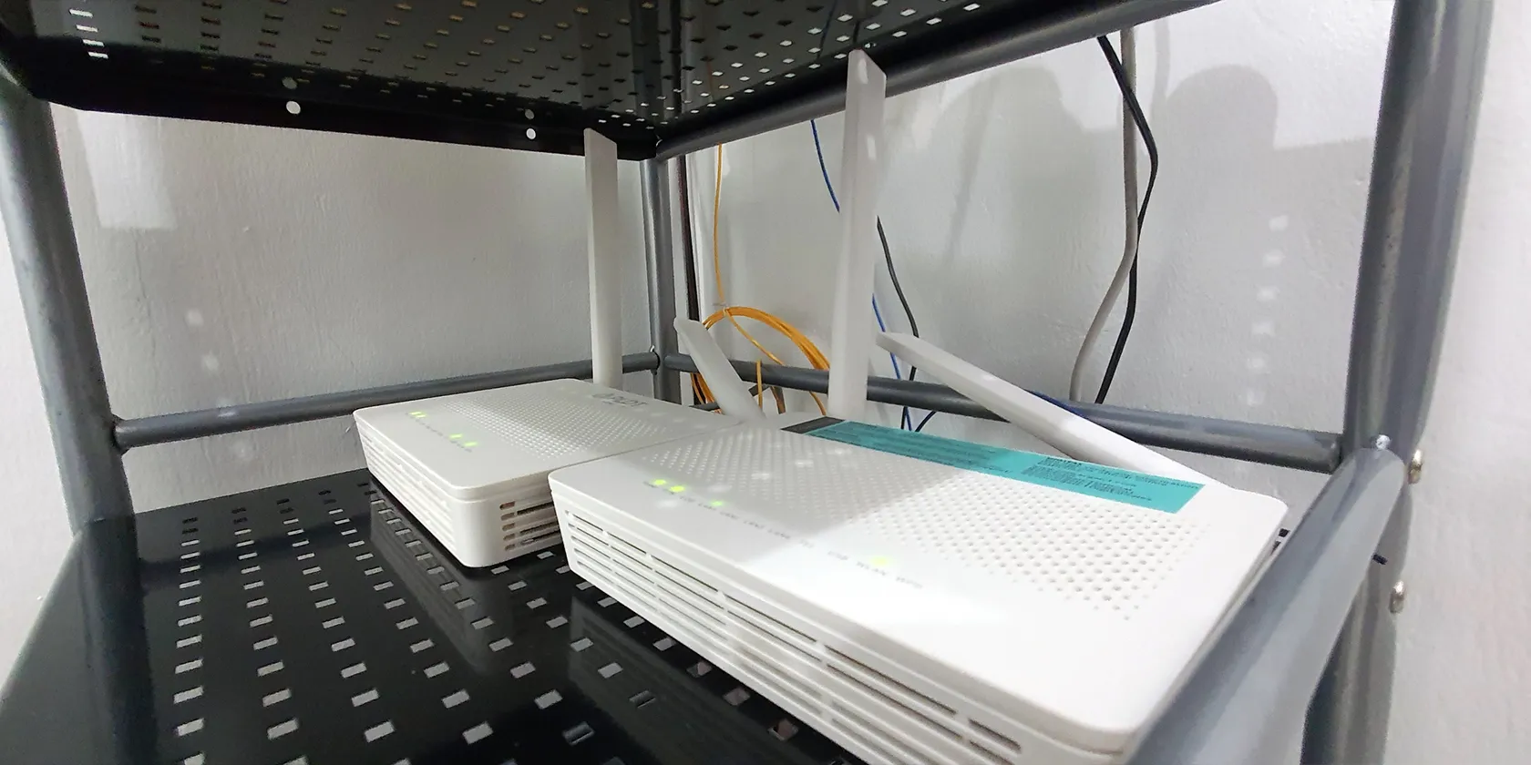 جهازين توجيه لاسلكيين