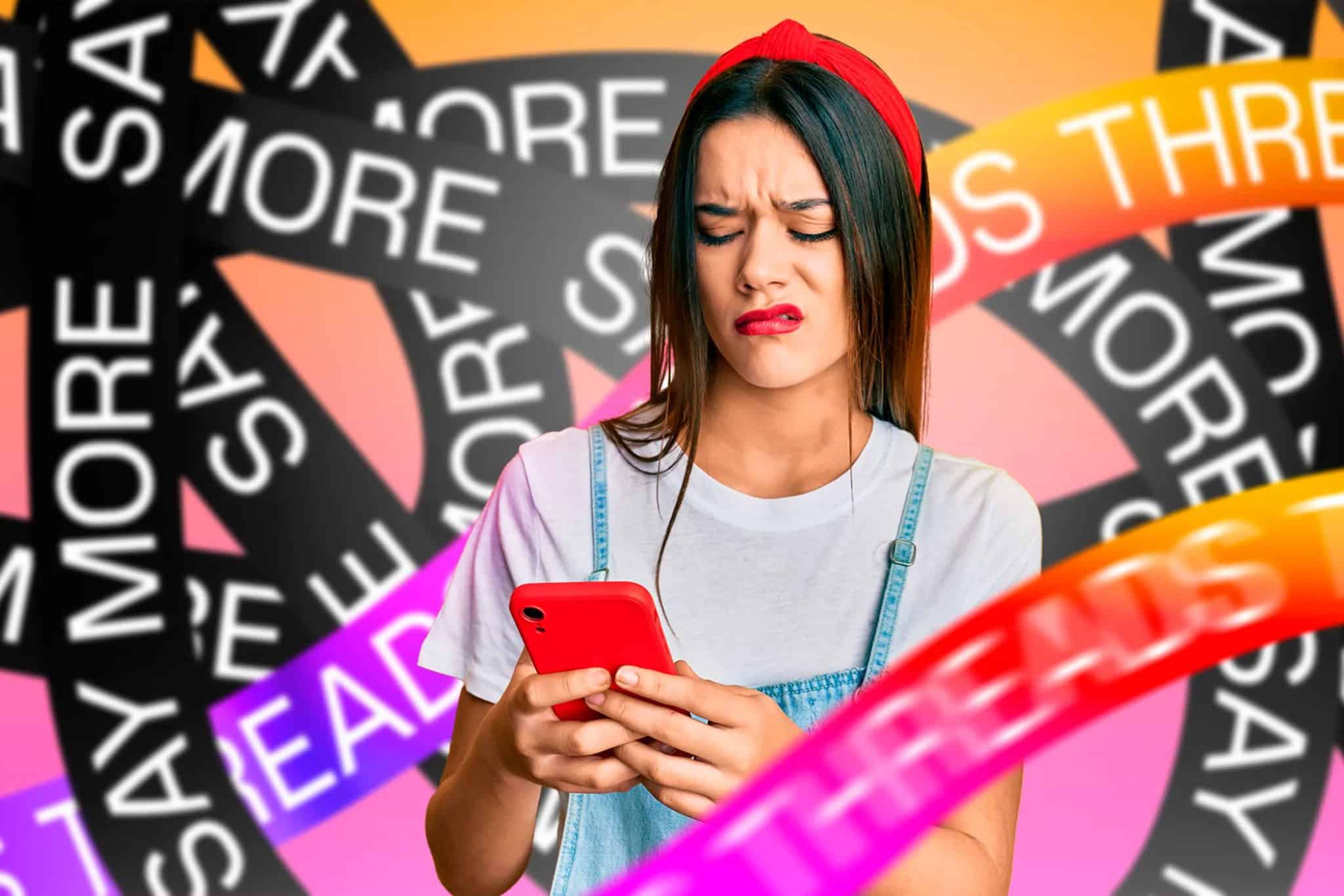 امرأة تستخدم هاتفها بتعبير غير مهتم وصورة لتطبيق Threads في الخلفية.