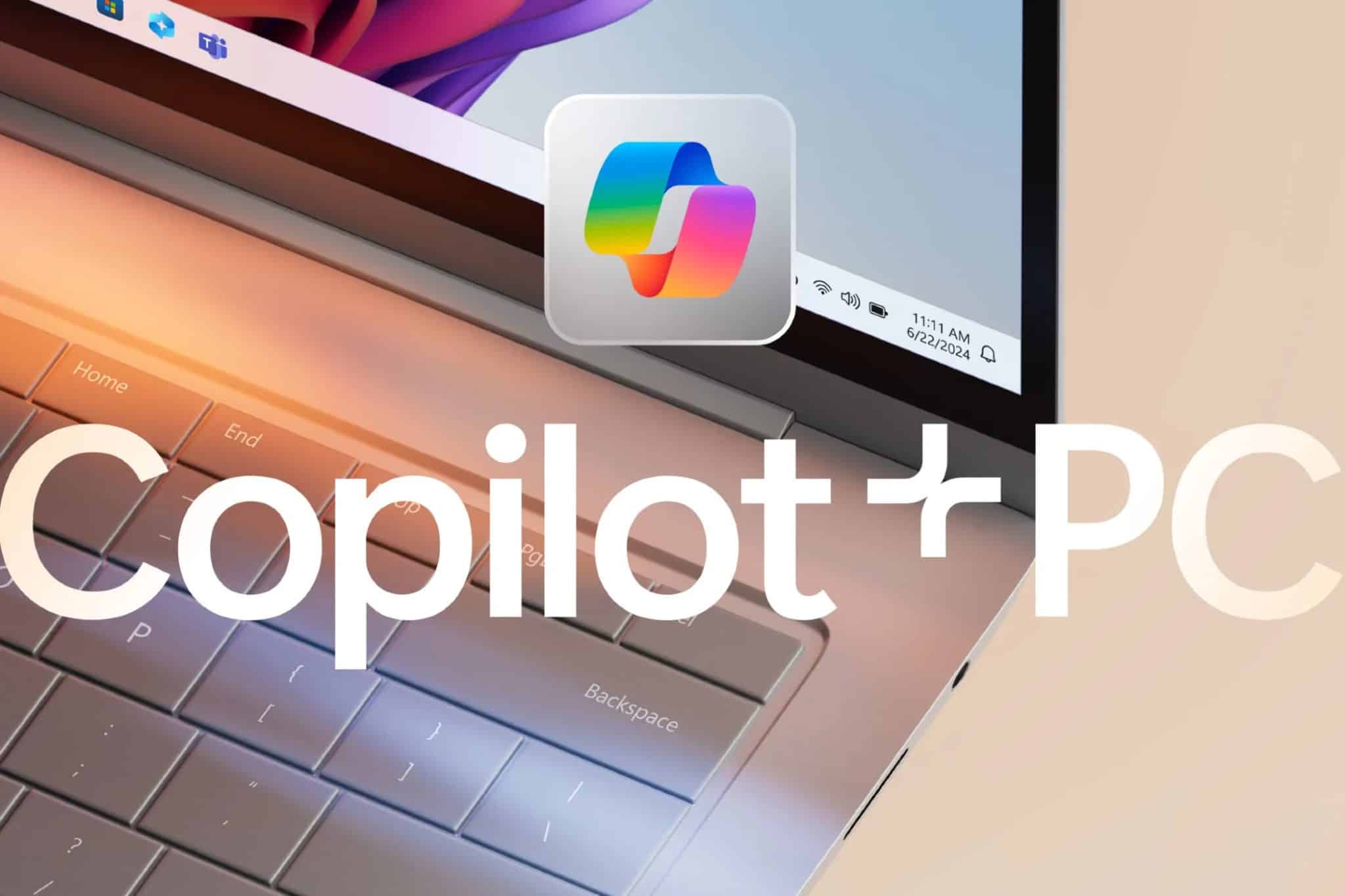 جهاز كمبيوتر محمول Windows Copilot Plus يُرى من زاوية