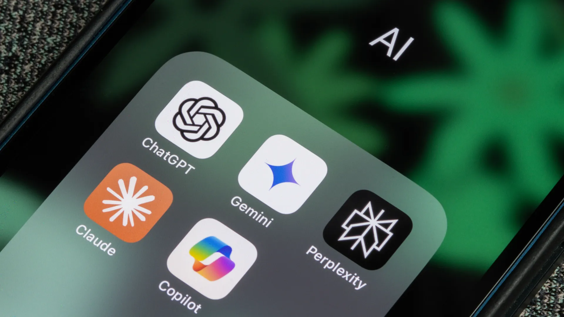 تطبيقات روبوتات الدردشة الذكية على شاشة الهاتف الذكي