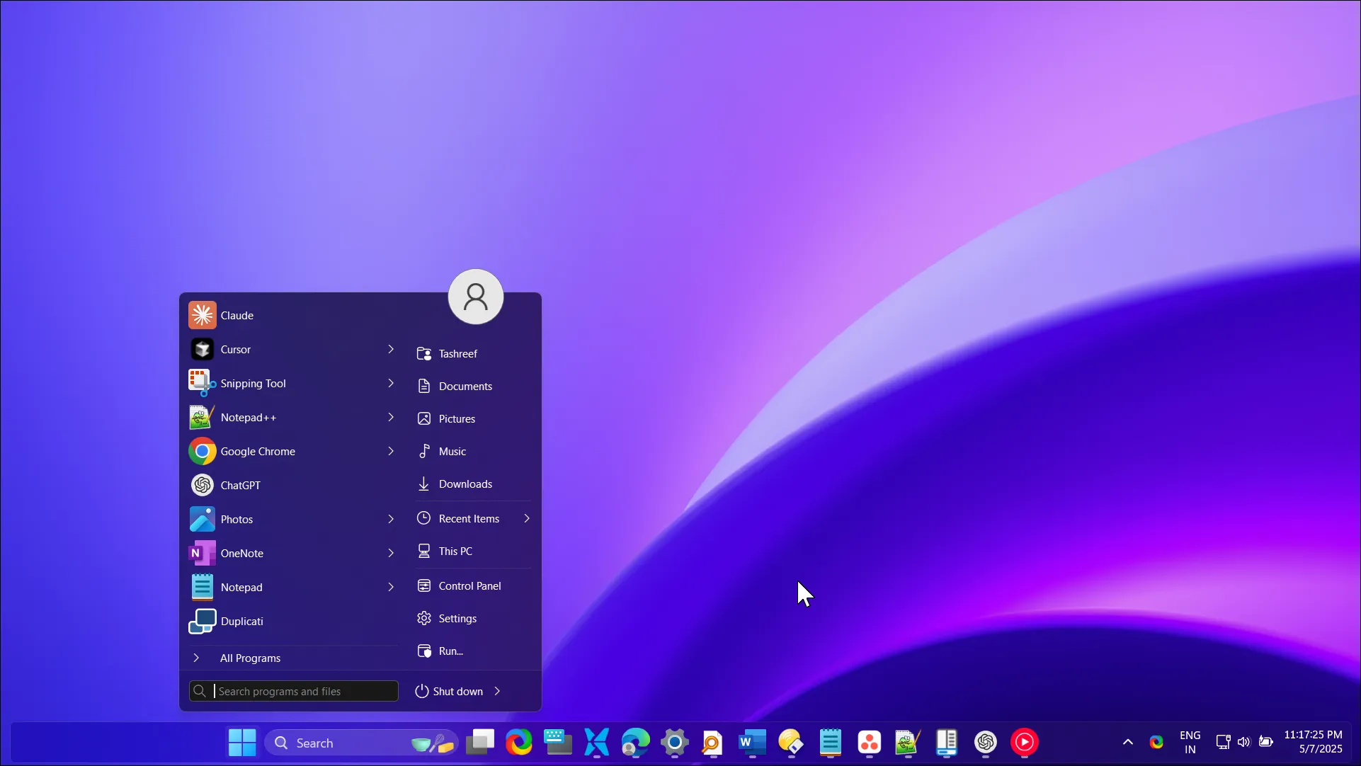 سطح مكتب Windows 11 مع تطبيق سمة Windows 25