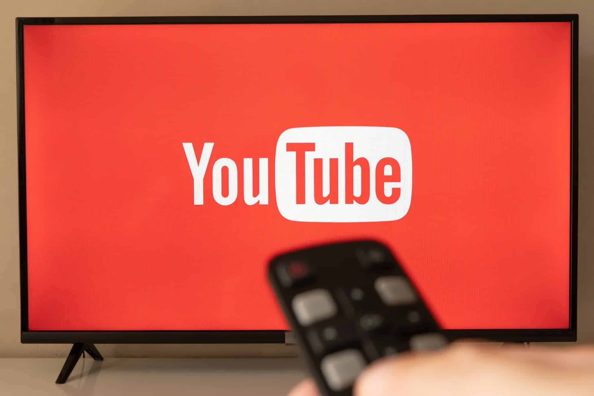 شعار YouTube على التلفزيون