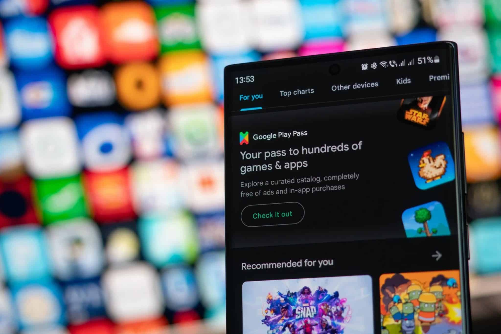 عرض Google Play Pass على هاتف ذكي