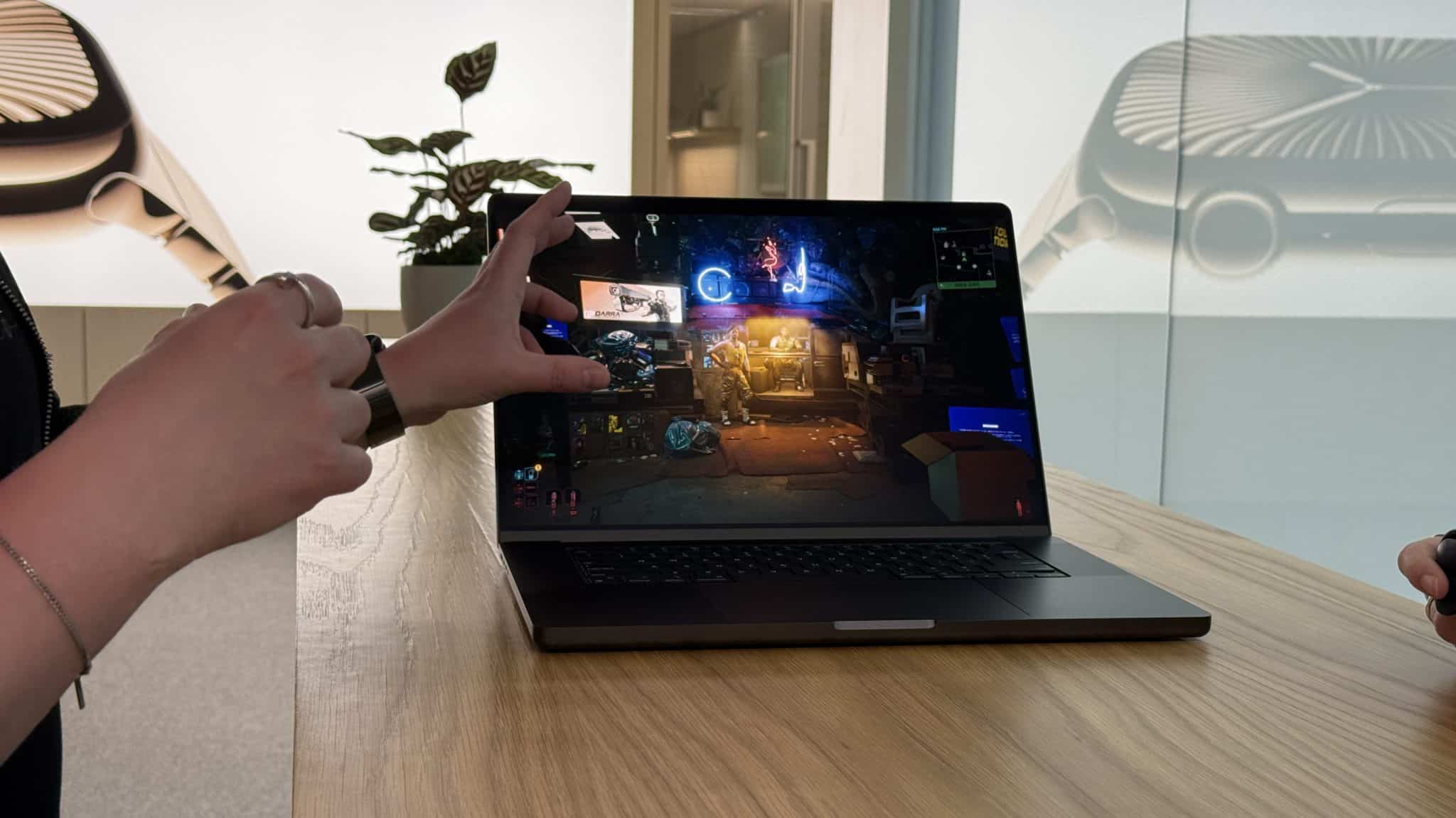 Cyberpunk 2077 على جهاز MacBook Pro بشاشة 16 بوصة