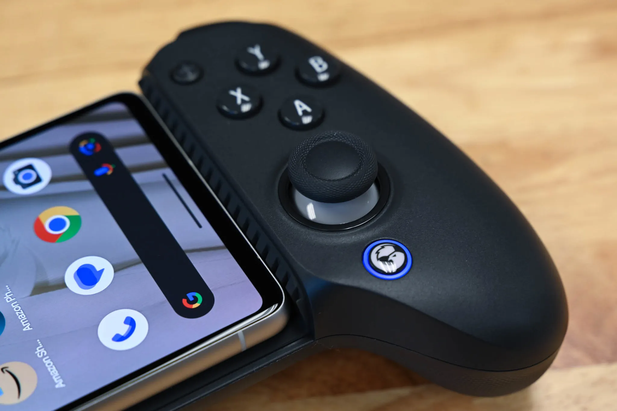 Light on the G8+ Galileo Wireless Mobile Gaming Controller-2