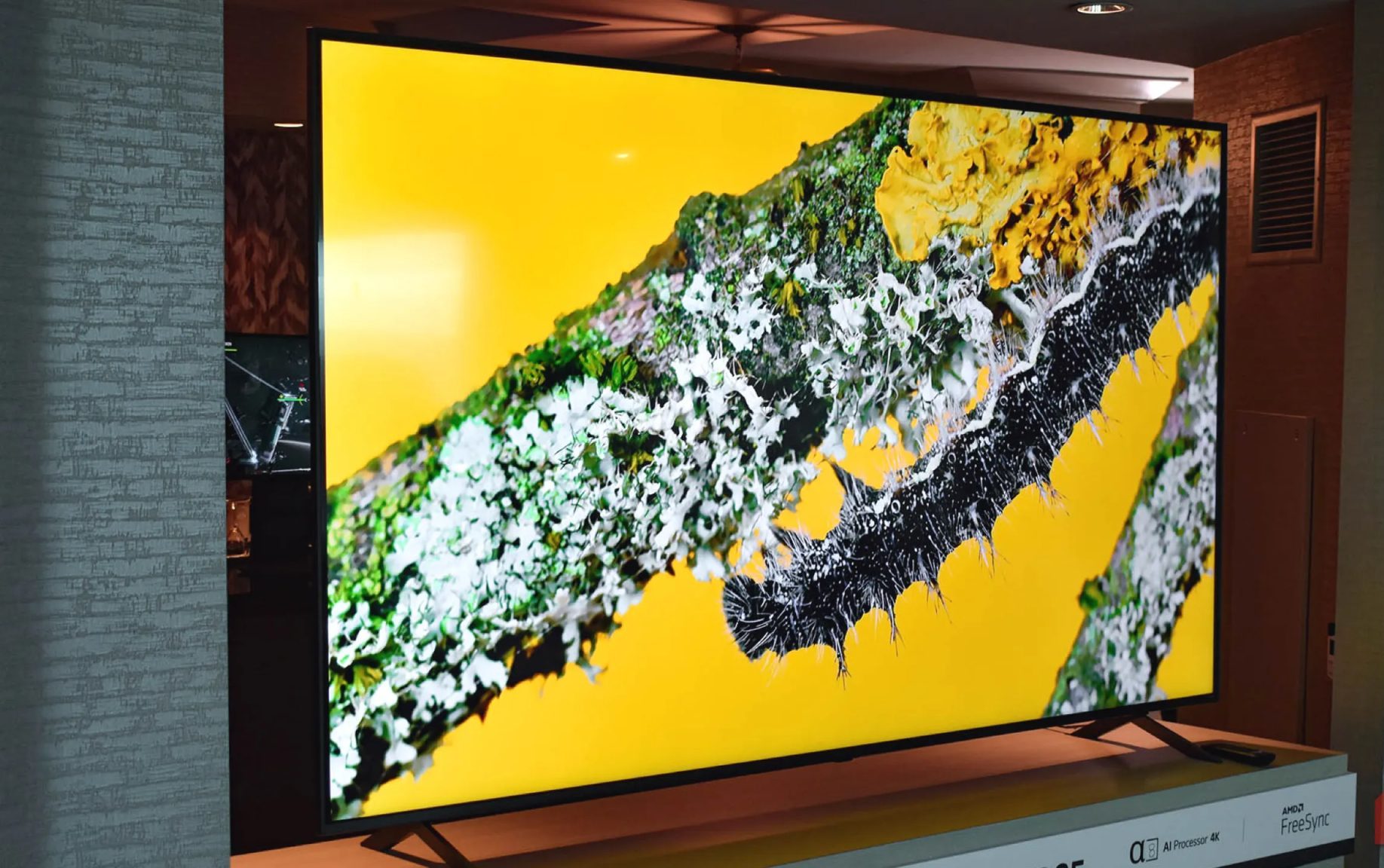 LG QNED85 86 Inch Smart TV on display.