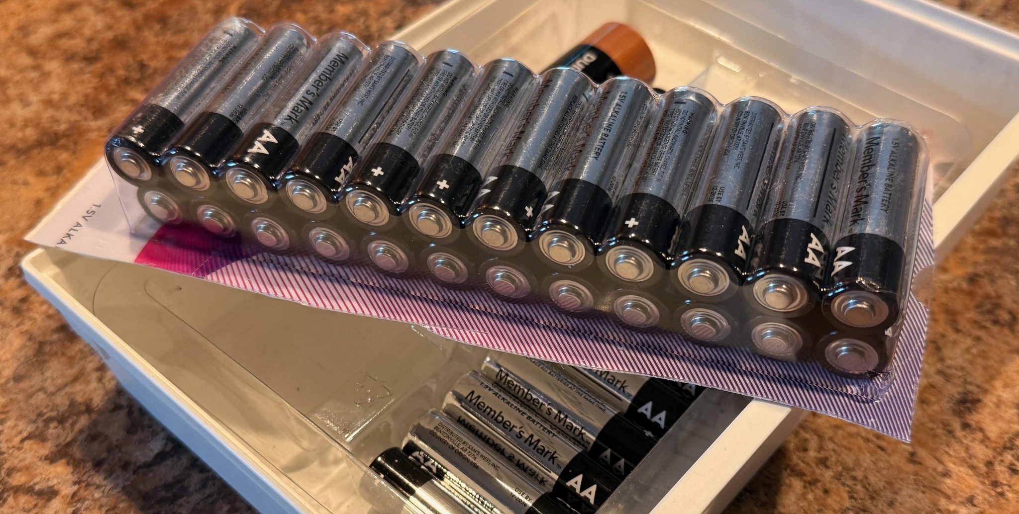 منطقة تخزين للبطاريات.