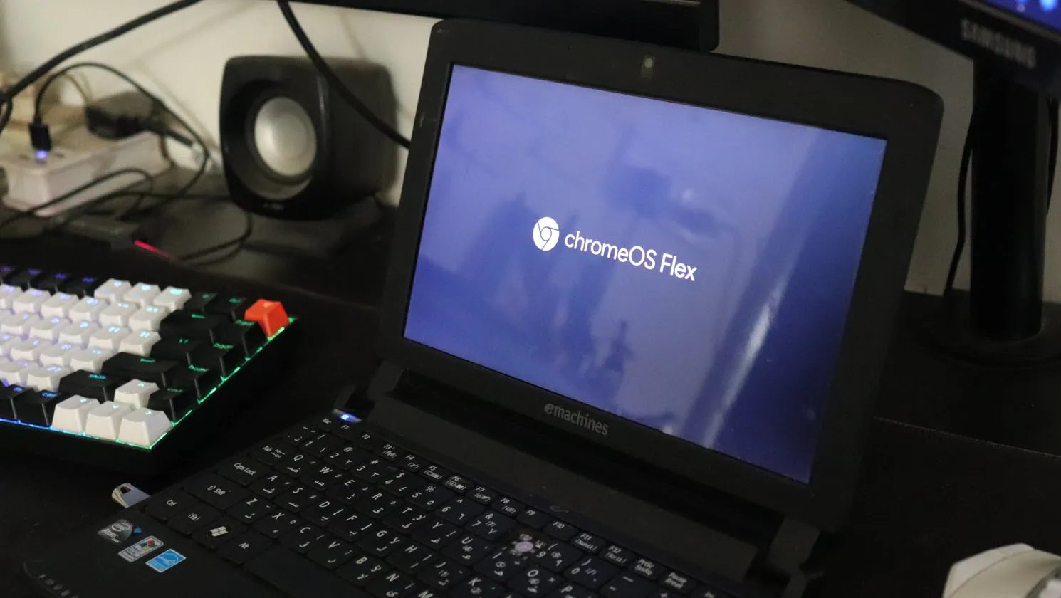 صورة تعرض جهاز نت بوك يعمل بنظام التشغيل ChromeOS Flex
