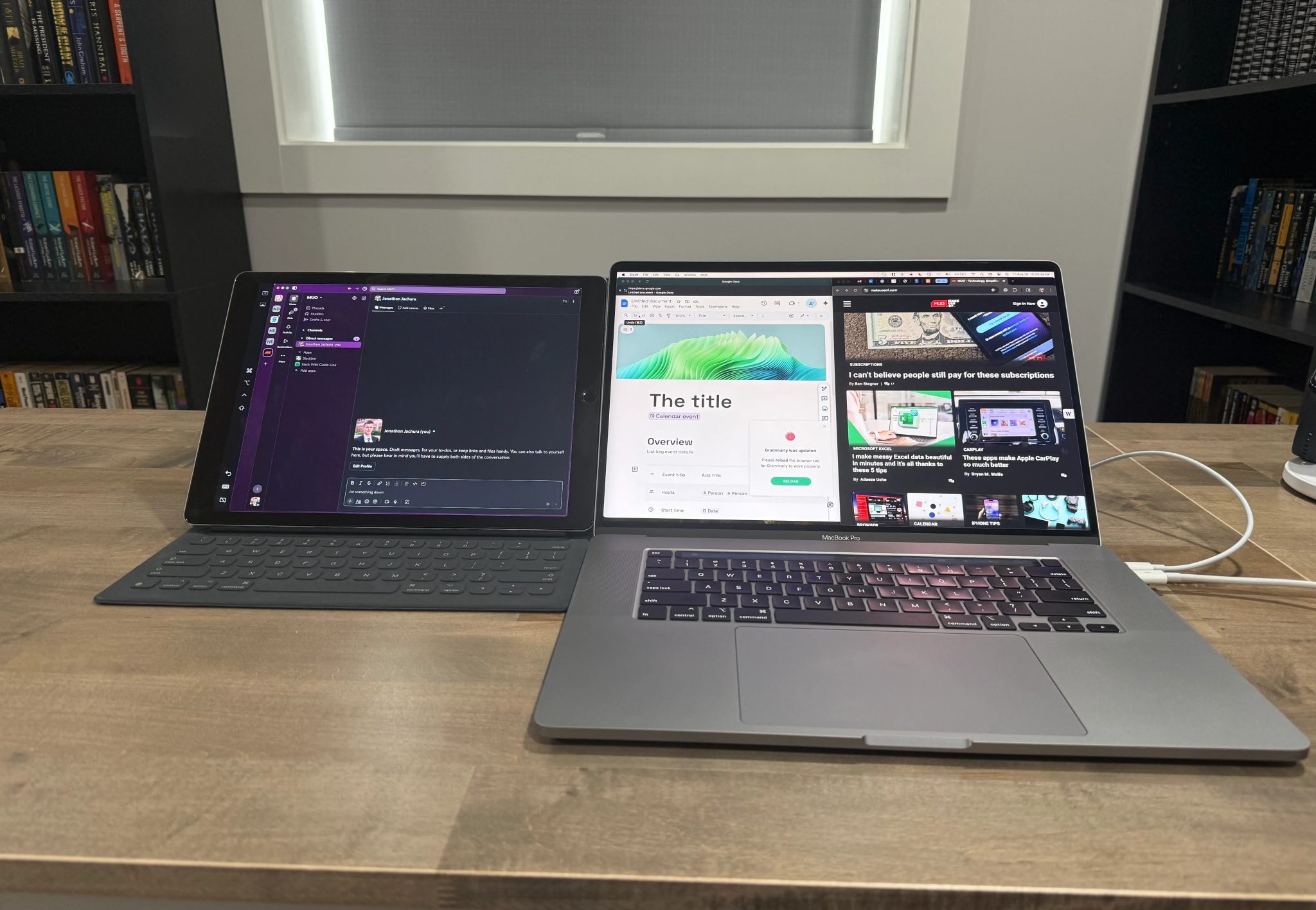 جهاز iPad Pro من الجيل الأول مع جهاز Macbook Pro Intel يستخدم كشاشة ثانية