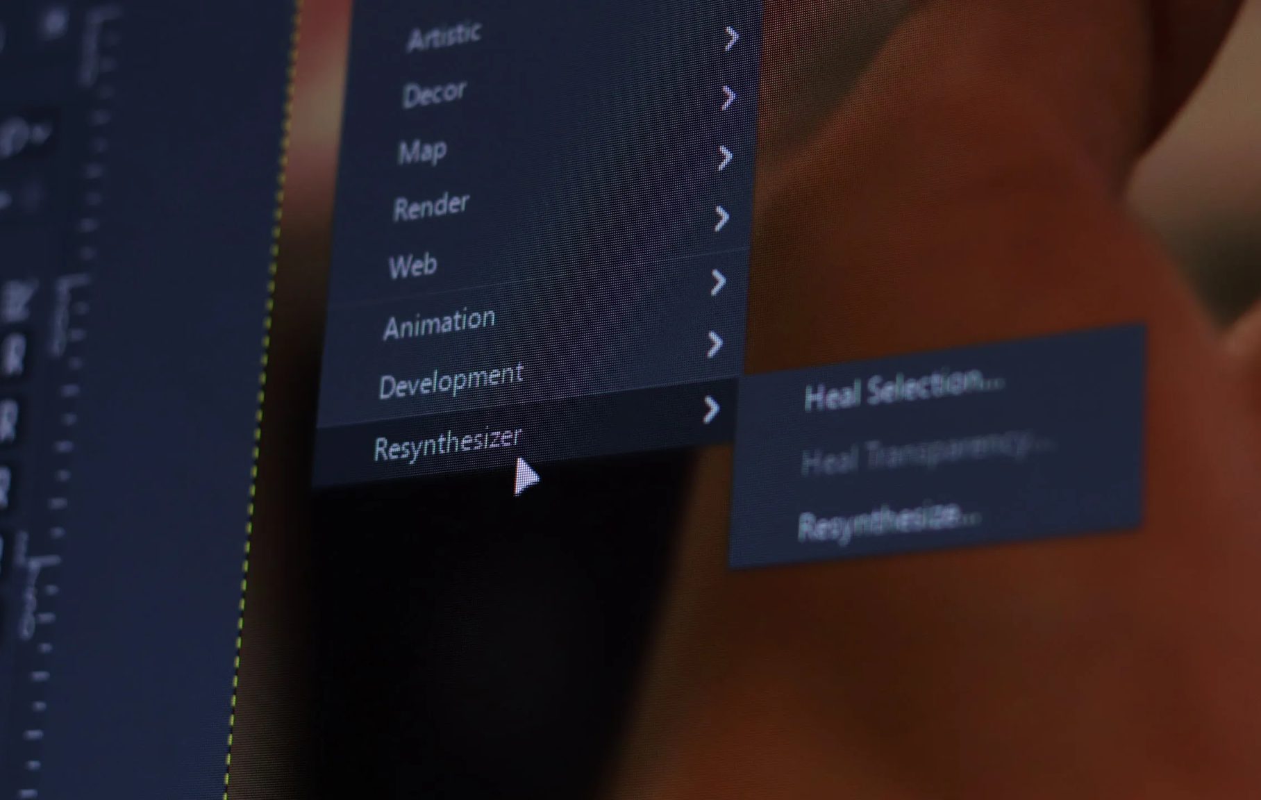 ملحق Resynthesizer قيد التشغيل في GIMP