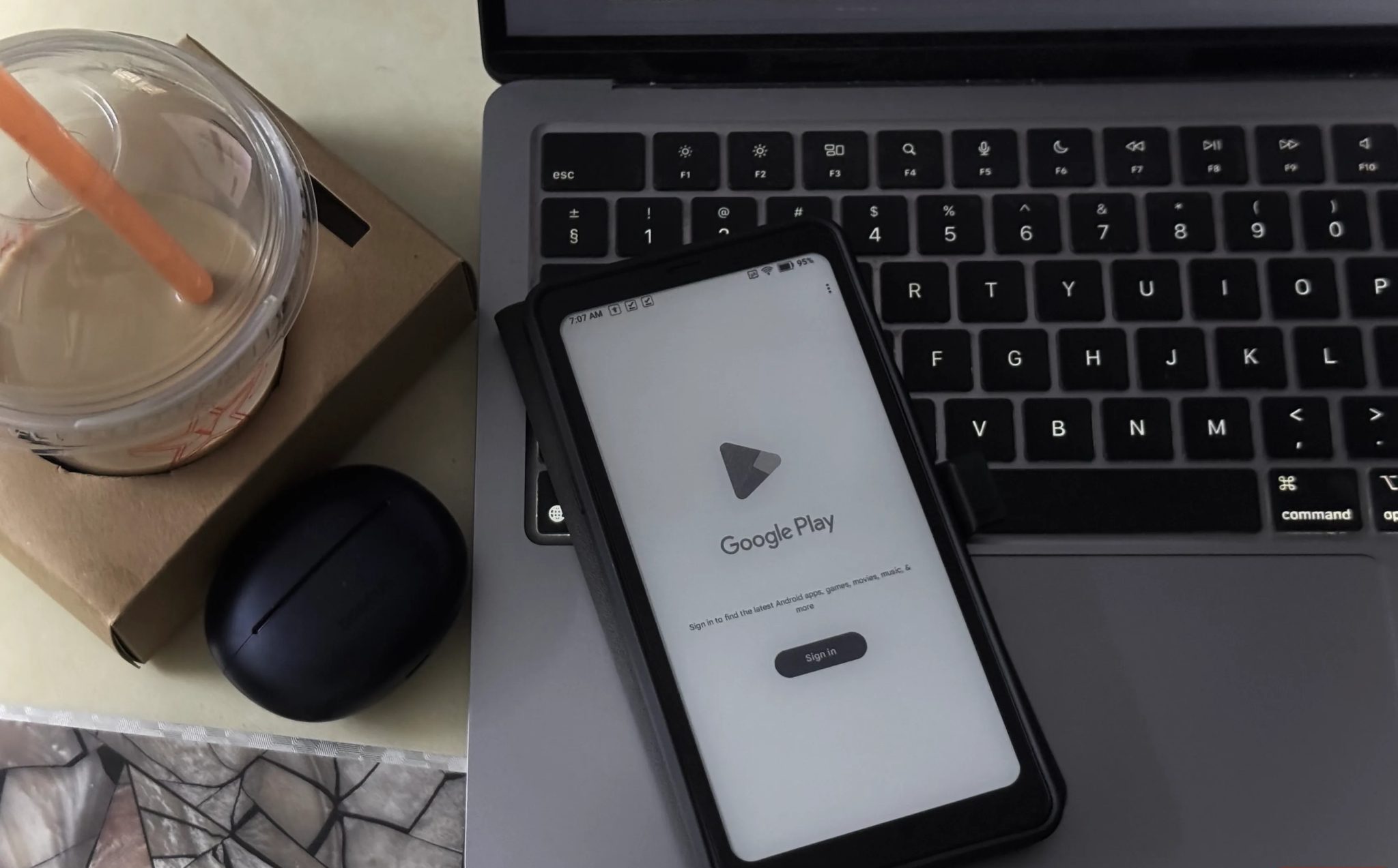 Google Play Store open on the Boox Palma 2