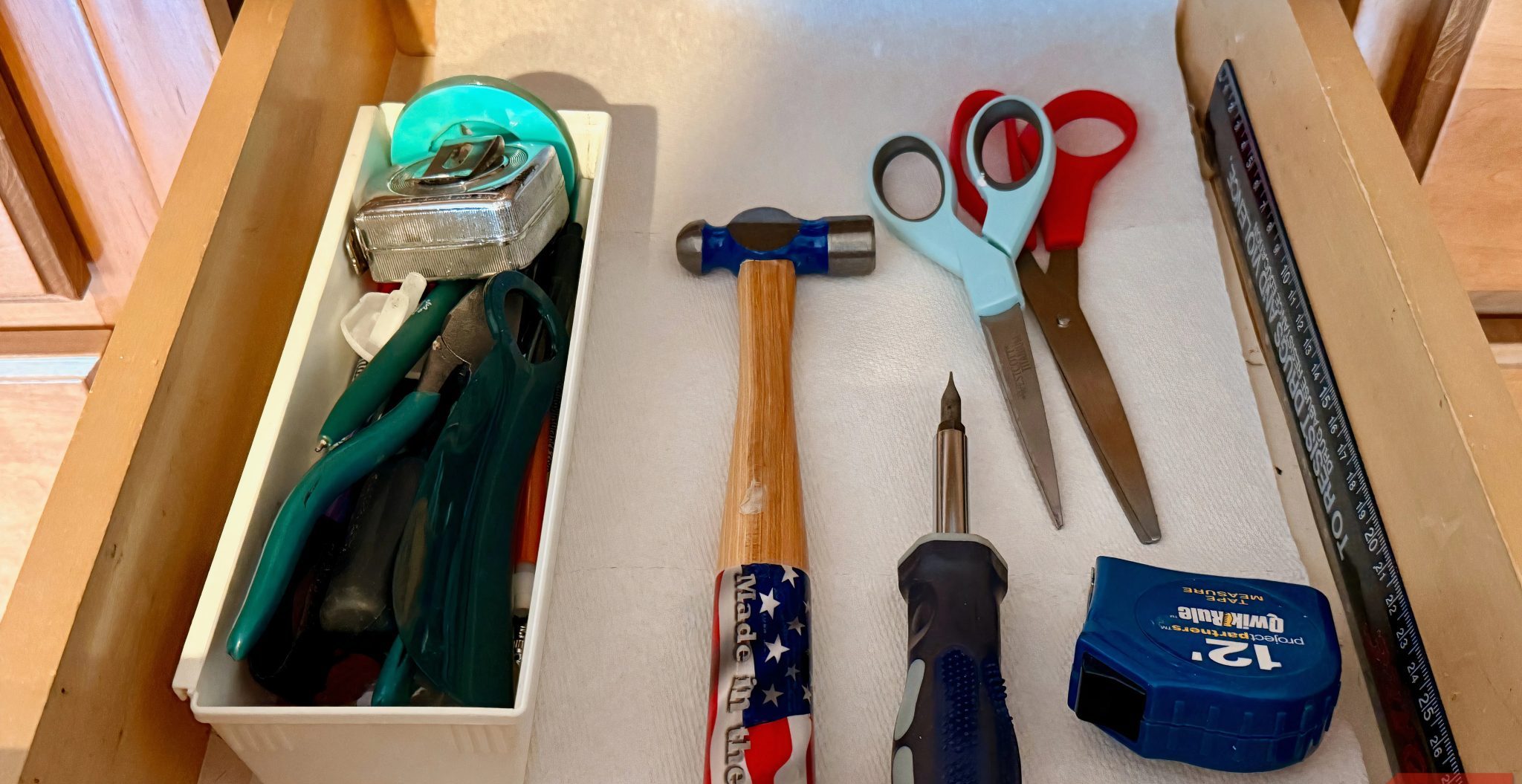 درج أدوات غير مزدحم.