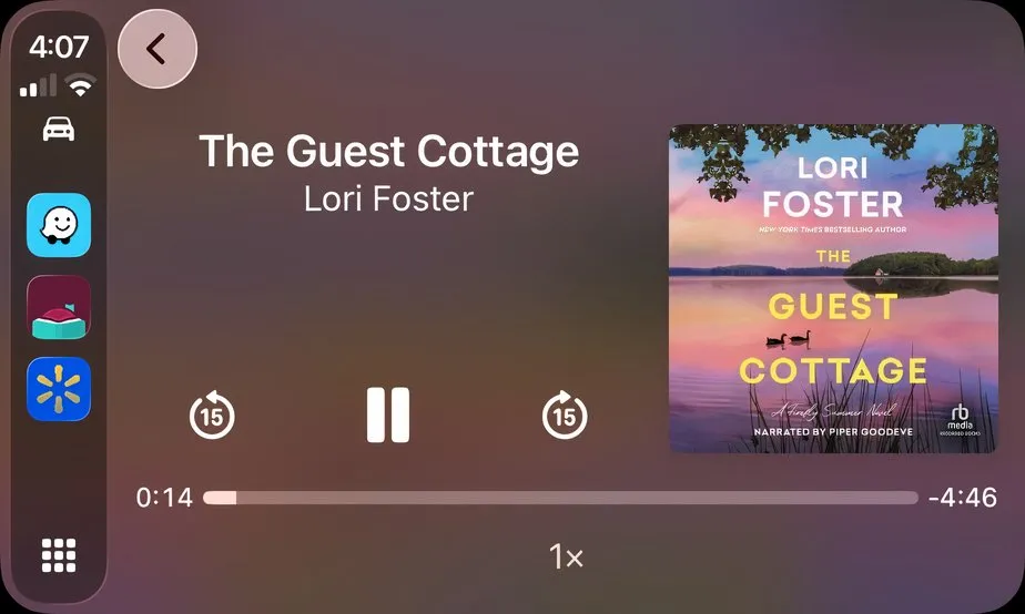 صورة شاشة تعرض تطبيق Libby على Apple CarPlay.