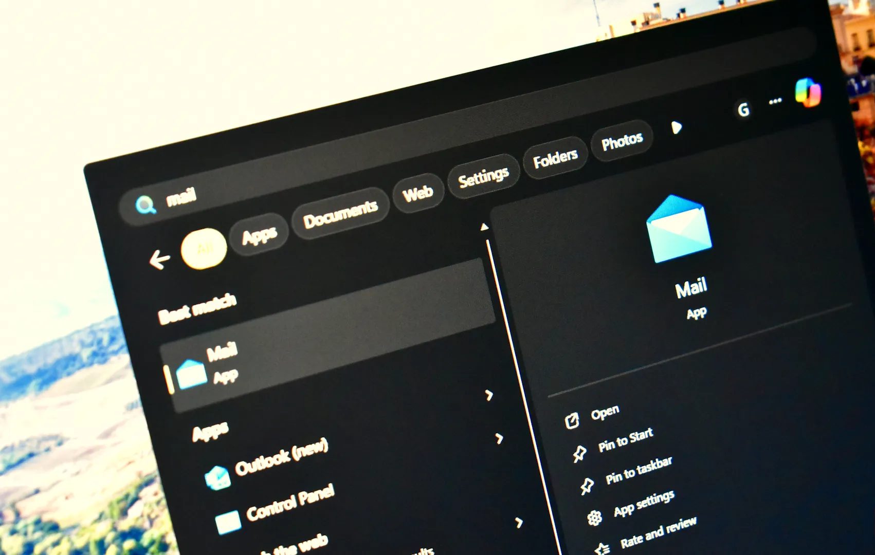 تطبيق البريد في قائمة ابدأ على نظام Windows 11.