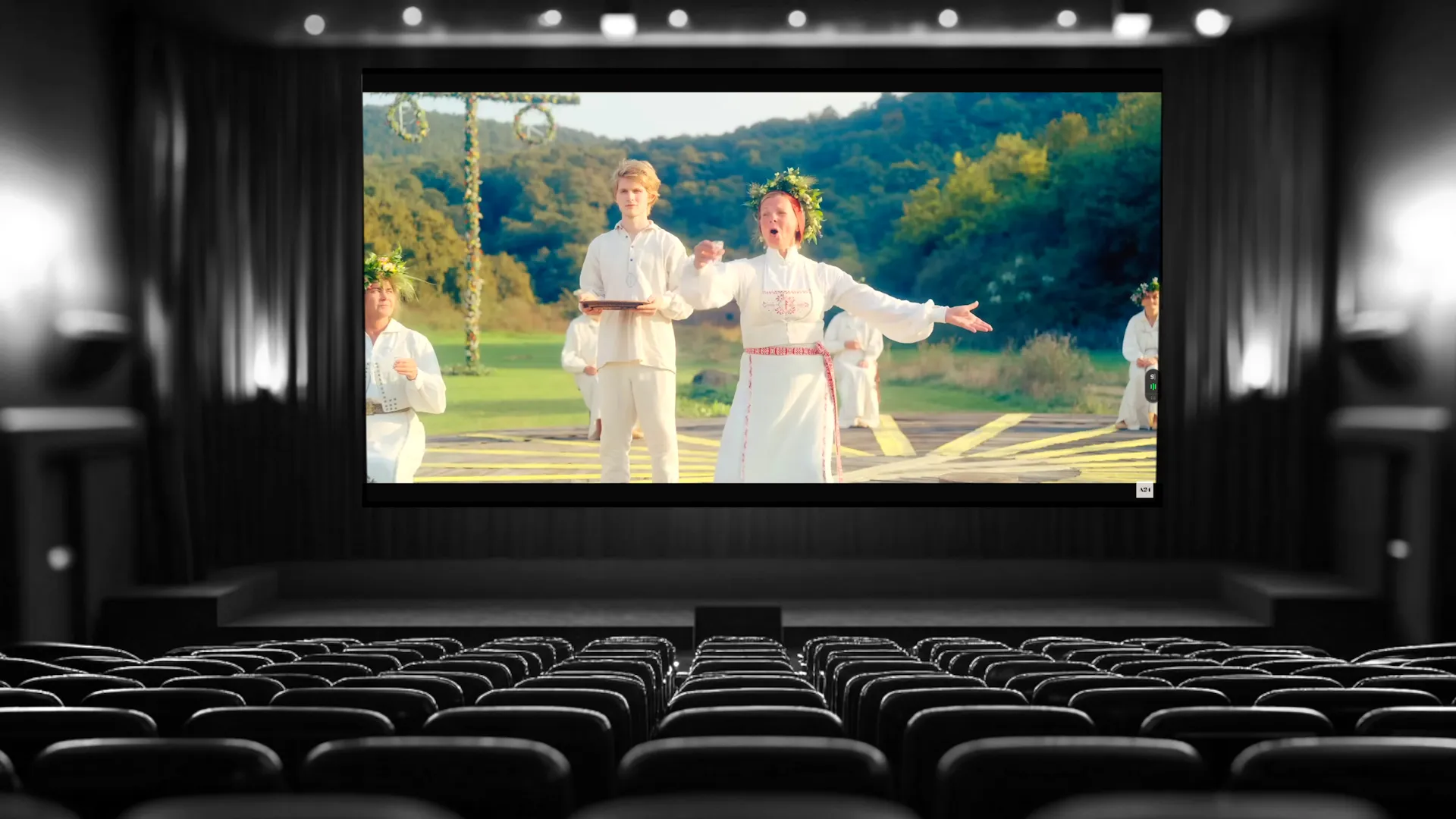 فيلم Midsommar يُعرض في سينما بالأبيض والأسود.