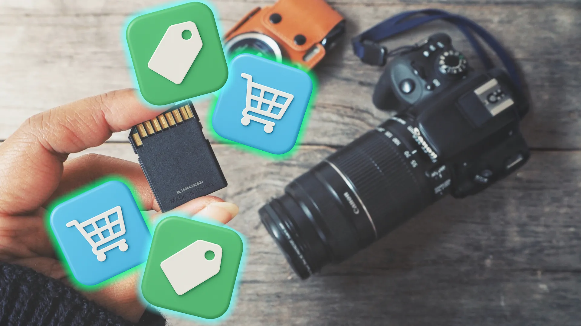 شخص يحمل بطاقة SD مع وجود كاميرا في الخلفية