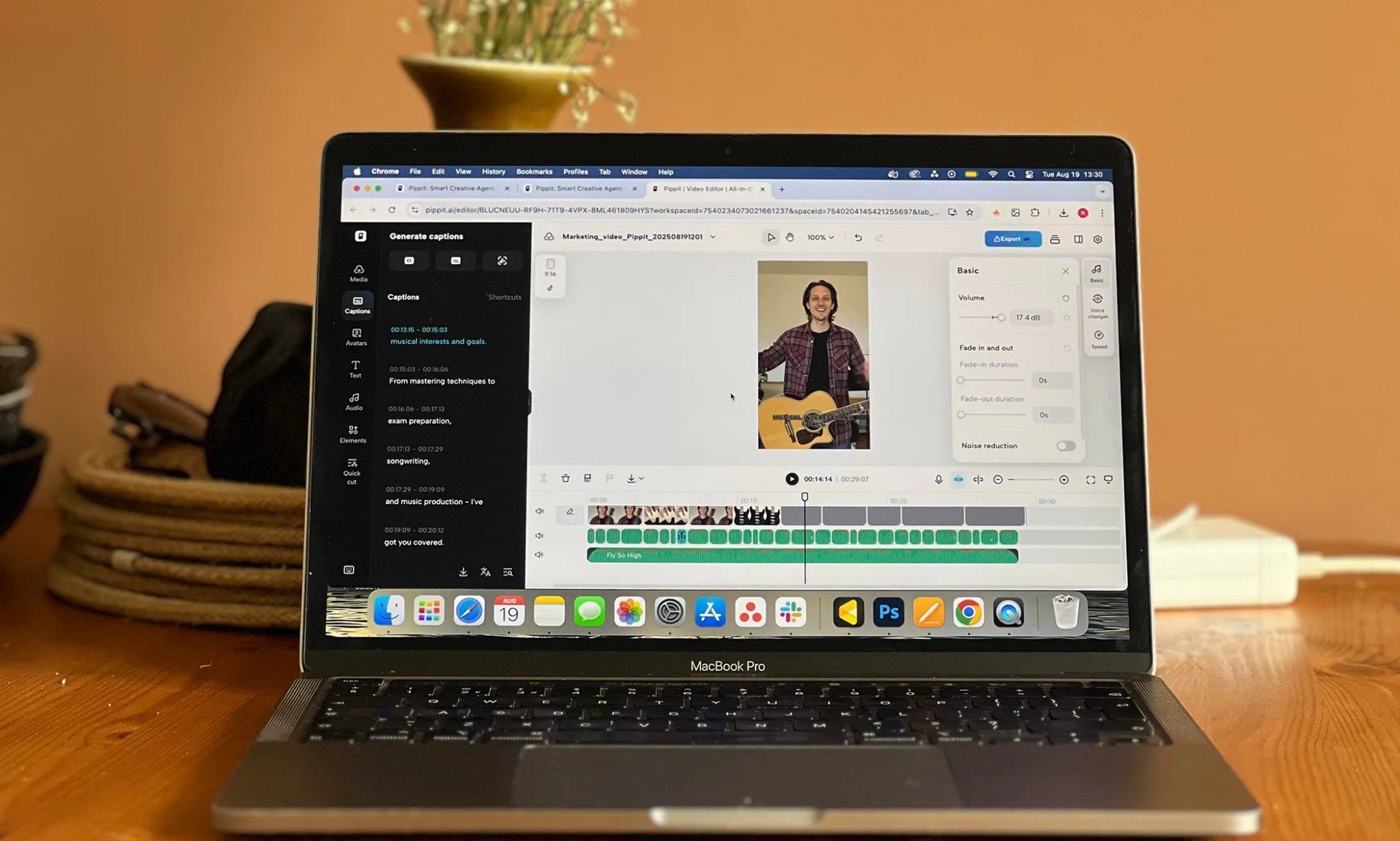 فيديو تم إنشاؤه بواسطة Pippit AI في مخطط التحرير الزمني على جهاز MacBook Pro