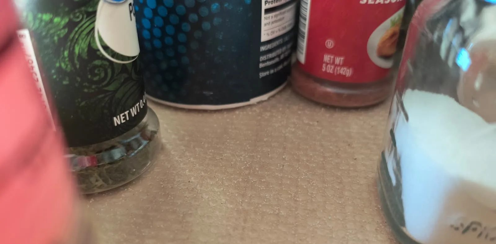 بطانة بلاستيكية تحت التوابل في درج