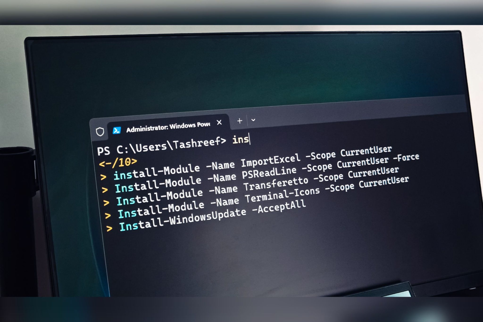 وحدات PowerShell النمطية ظاهرة على شاشة BENQ