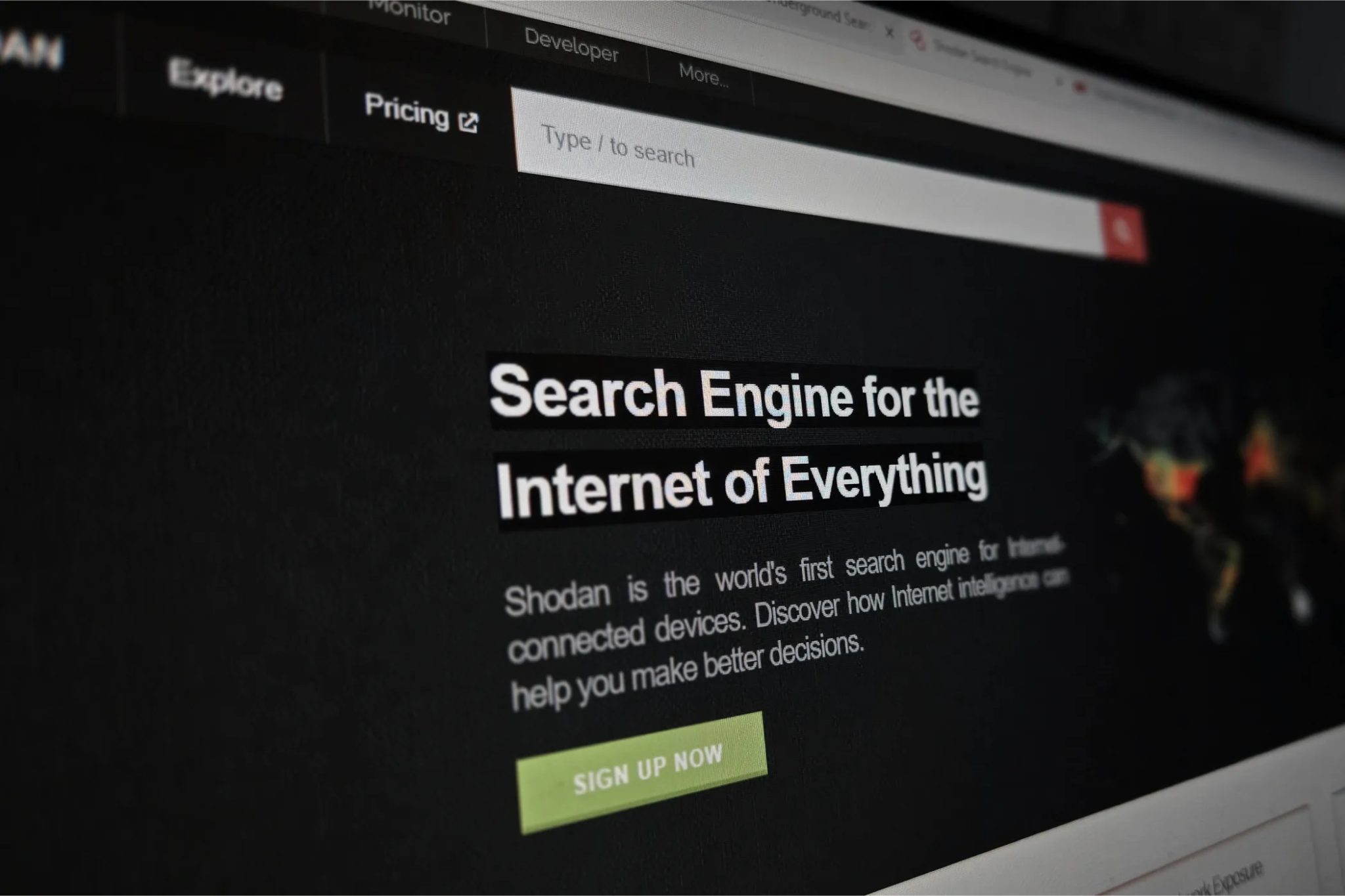 صفحة Shodan مفتوحة على شاشة