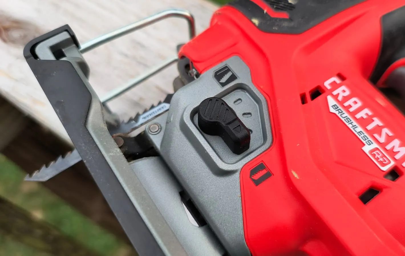 صورة مقربة لمنشار أركت لاسلكي