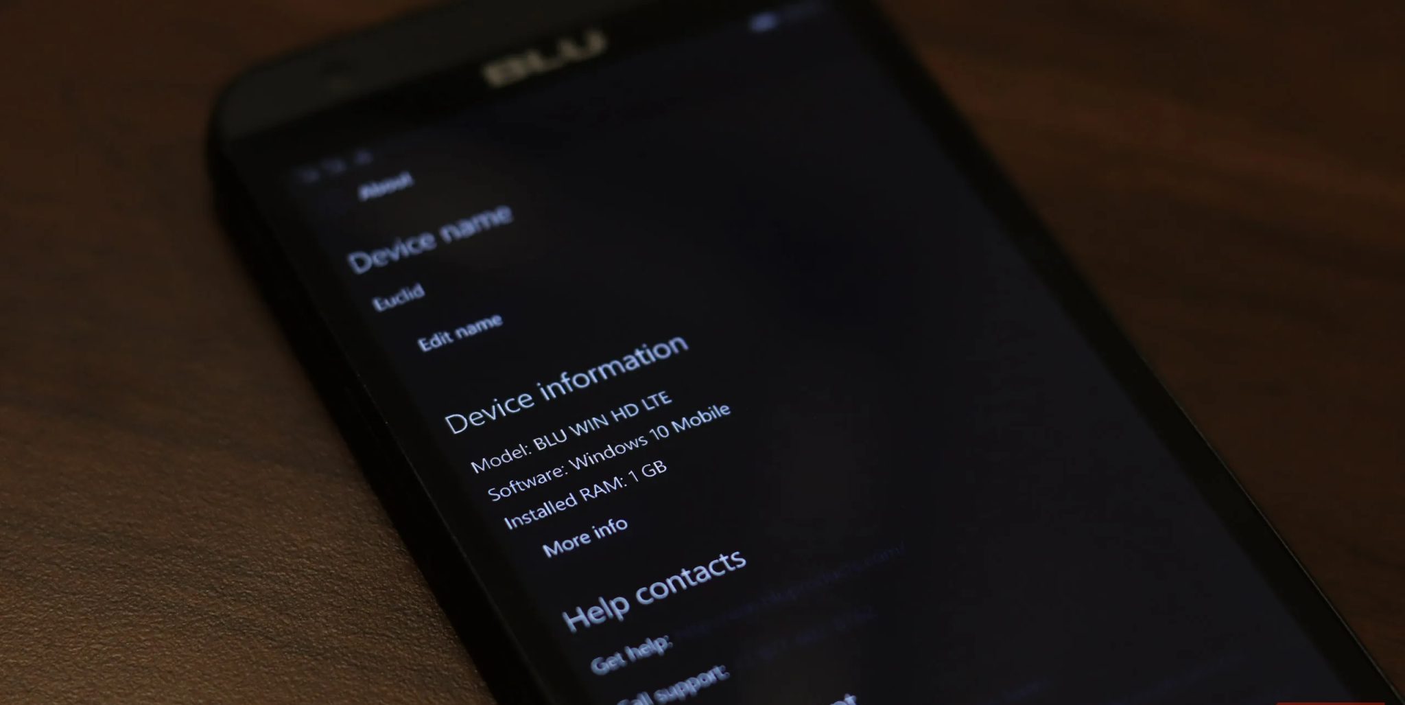 قائمة معلومات الجهاز على Windows Phone 10.