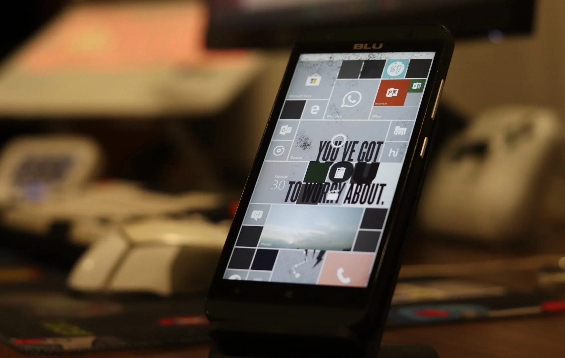 الشاشة الرئيسية على جهاز Windows Phone 10.