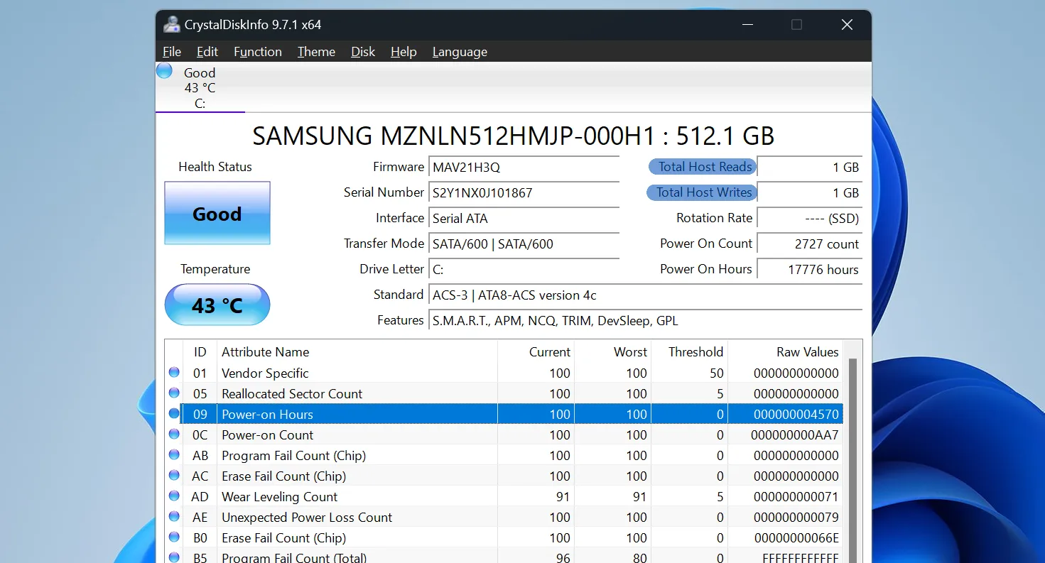 تشخيص مُكبَّر باستخدام CrystalDiskInfo
