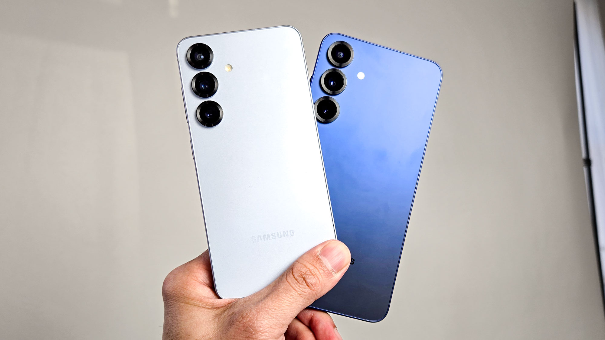 مراجعة عملية لهاتفي Samsung Galaxy S25 و S25 Plus.