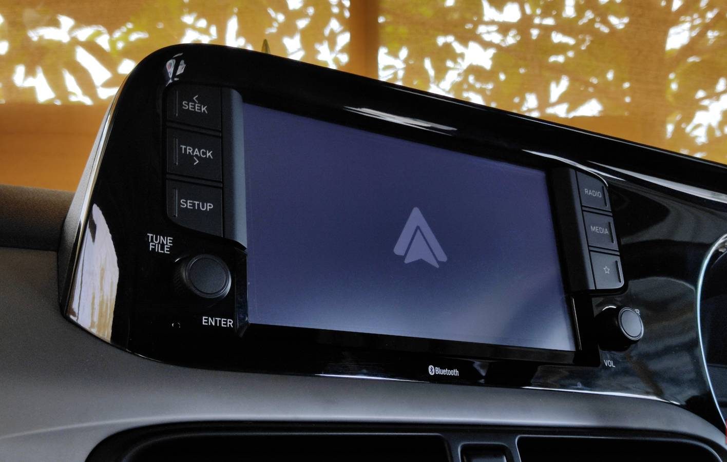 7 تطبيقات تجعل استخدام Android Auto أكثر متعة وفعالية