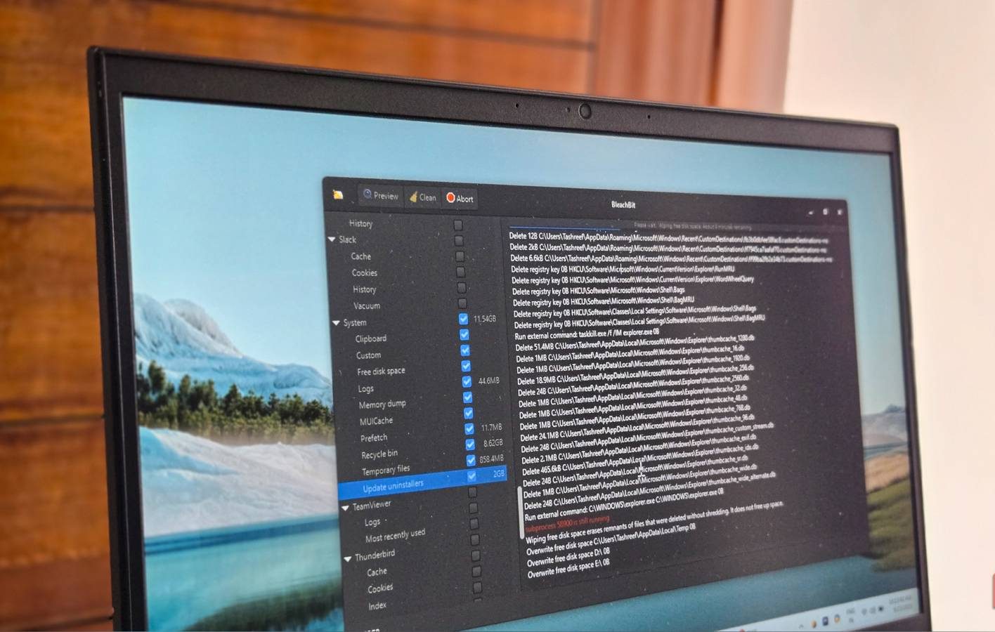 هذا التطبيق المجاني ينظف نظام Windows بكفاءة أعلى من الأدوات المدمجة، ولكن استخدامه يتطلب الحذر: دليل شامل لتحسين أداء نظامك.