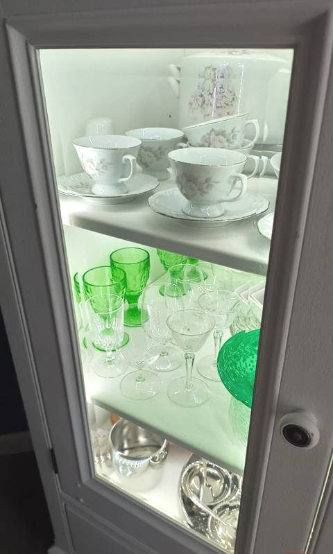 منظر كامل لخزانة صينية مضاءة