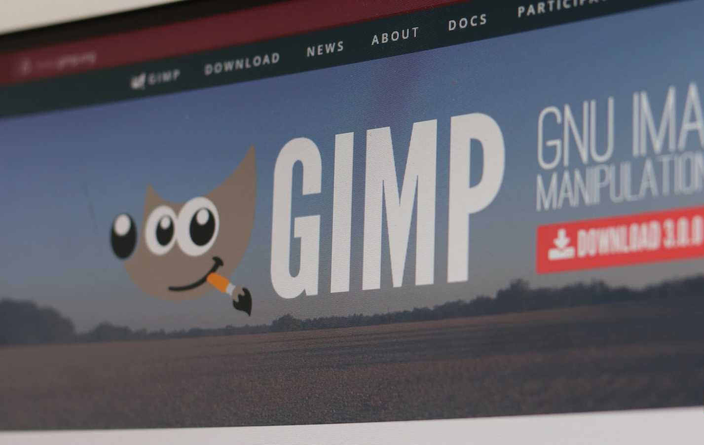 موقع GIMP على شاشة.