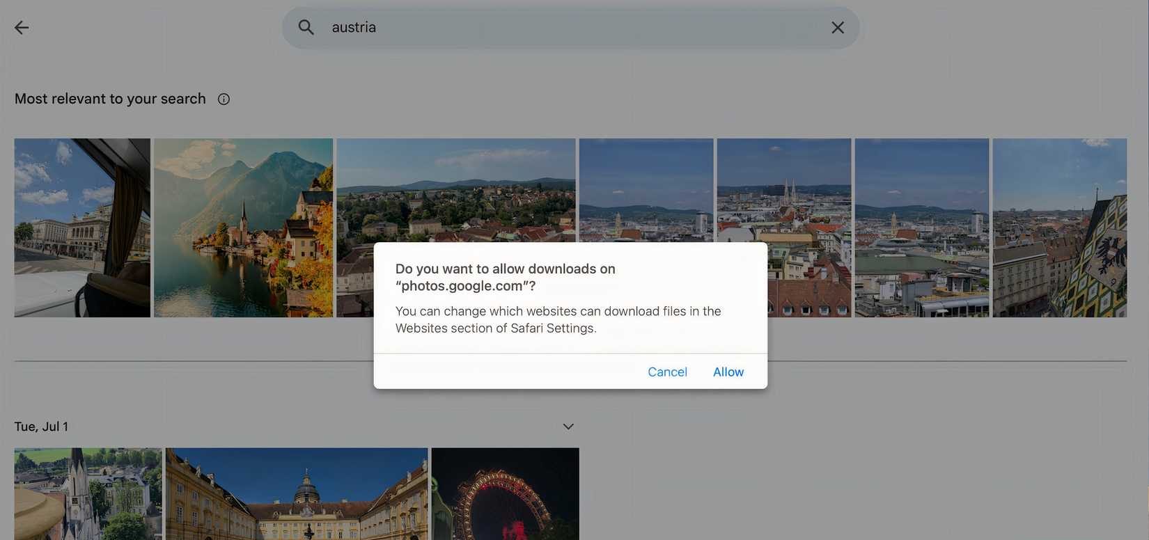 لقطة شاشة توضح عملية تنزيل المحتوى من Google Photos.