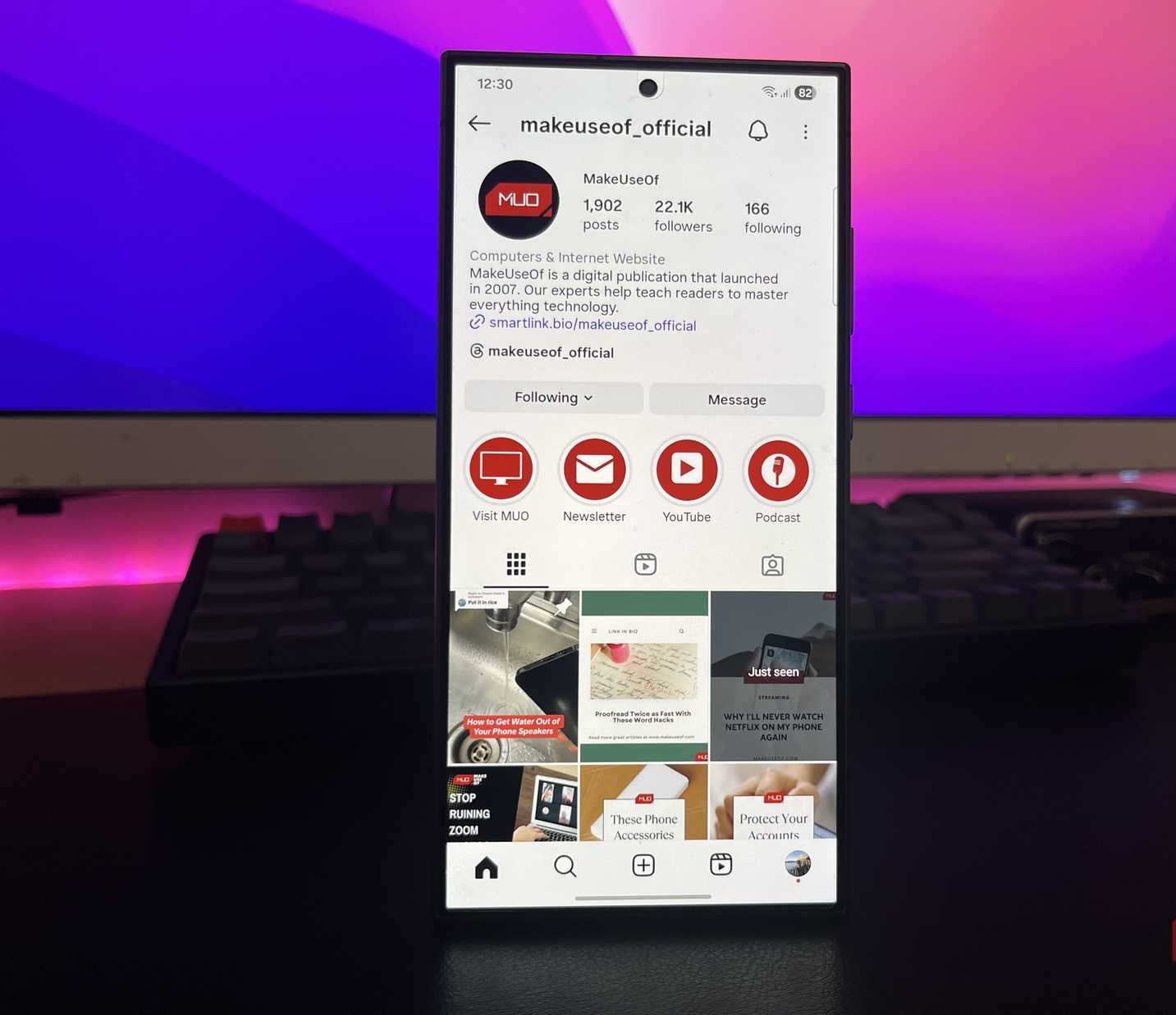 Instagram مفتوح على هاتف Samsung Galaxy S24 Ultra