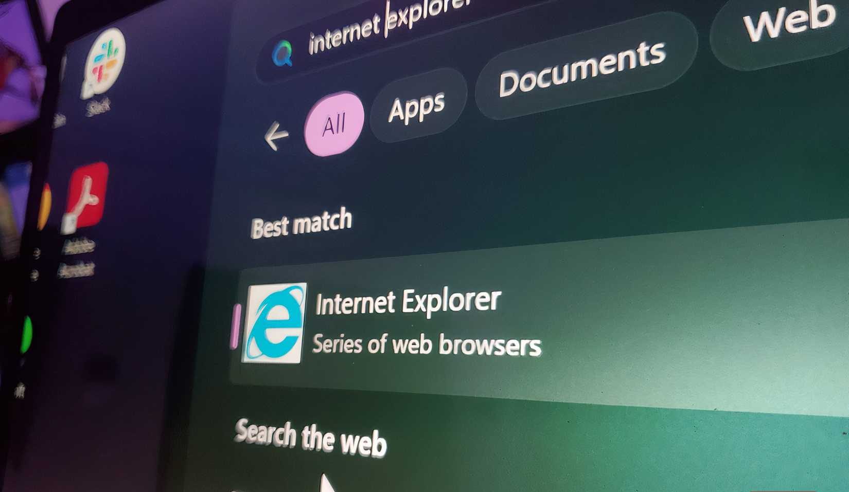 نتائج بحث Internet Explorer على شاشة الكمبيوتر.