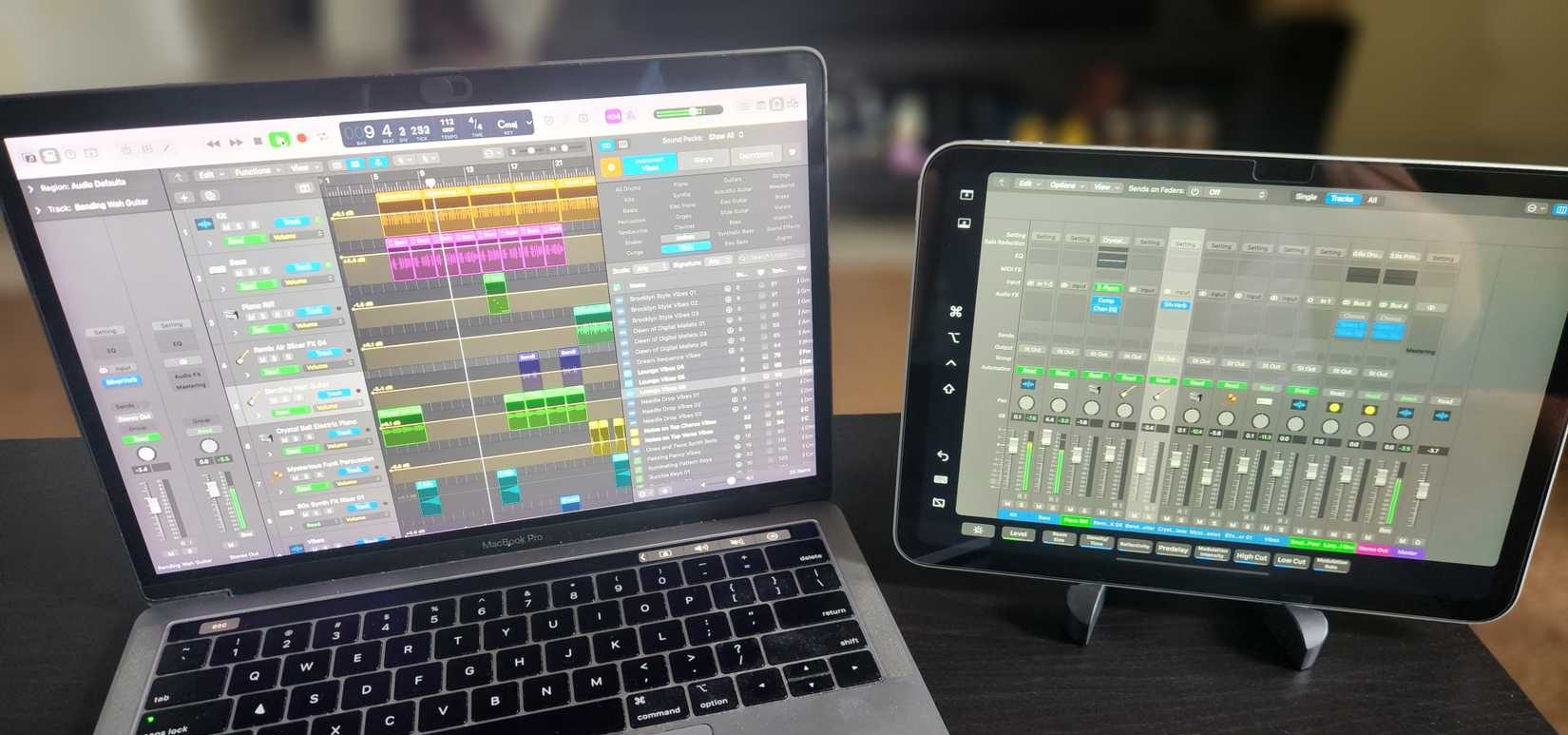 استخدام iPad كوحدة تحكم خلط ثانوية.