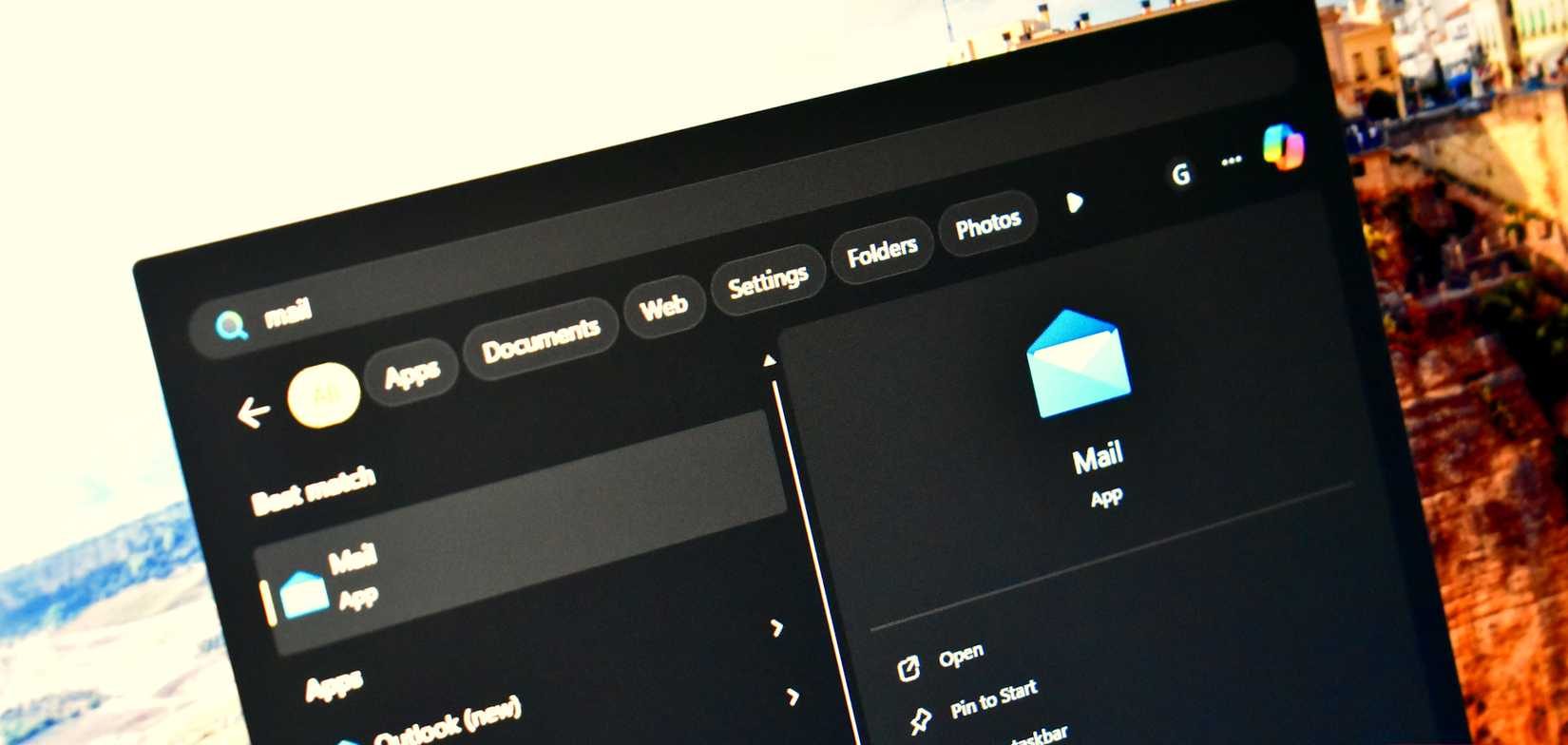 تطبيق البريد في قائمة ابدأ على نظام Windows 11.