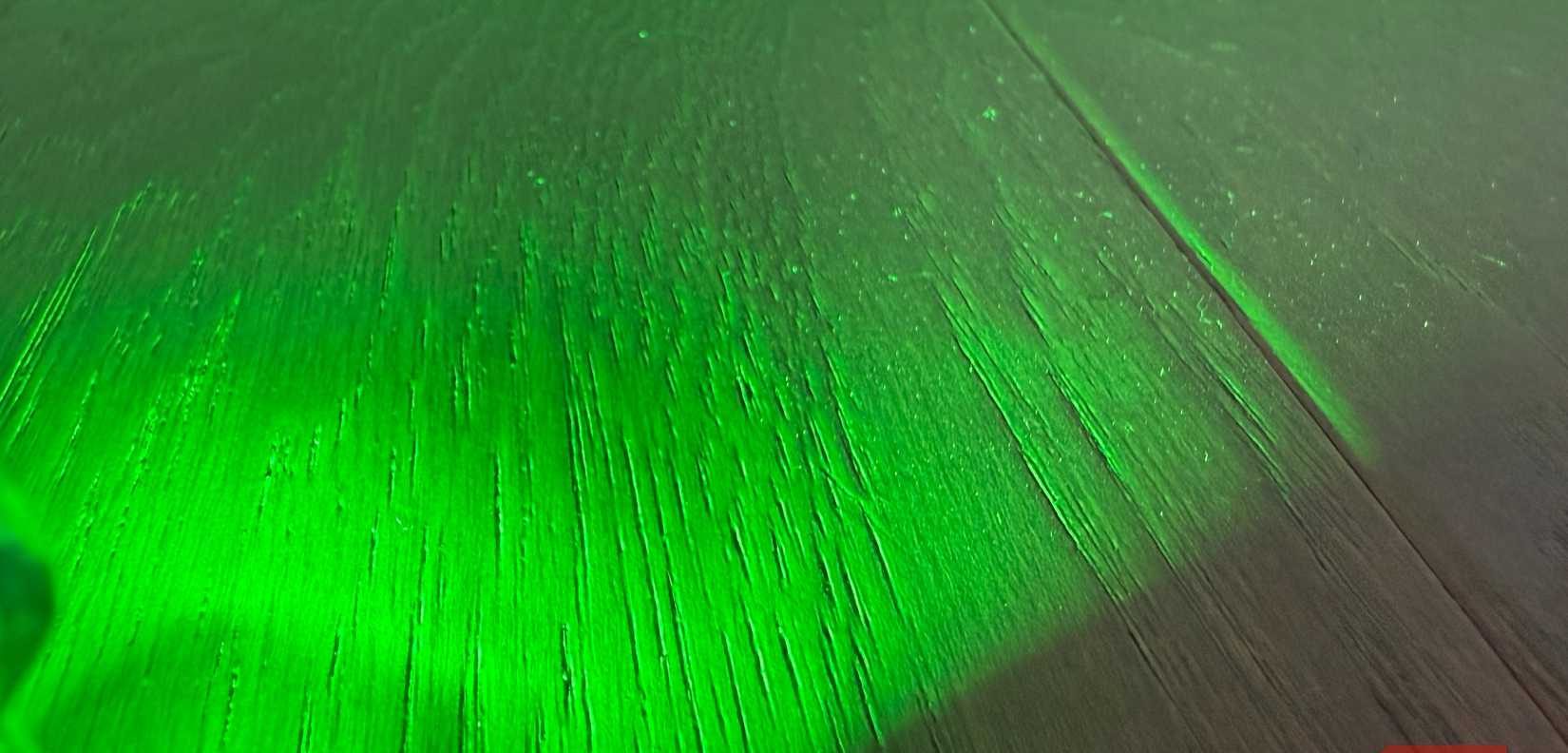 vacuum cleaner green light dust illumination