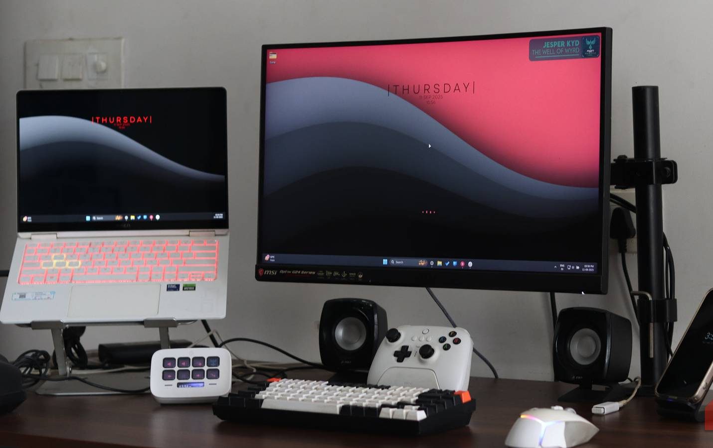 صممتُ بيئة عمل منزلية مثالية دون مبالغة: دليل شامل لتحسين إنتاجيتك في المنزل.