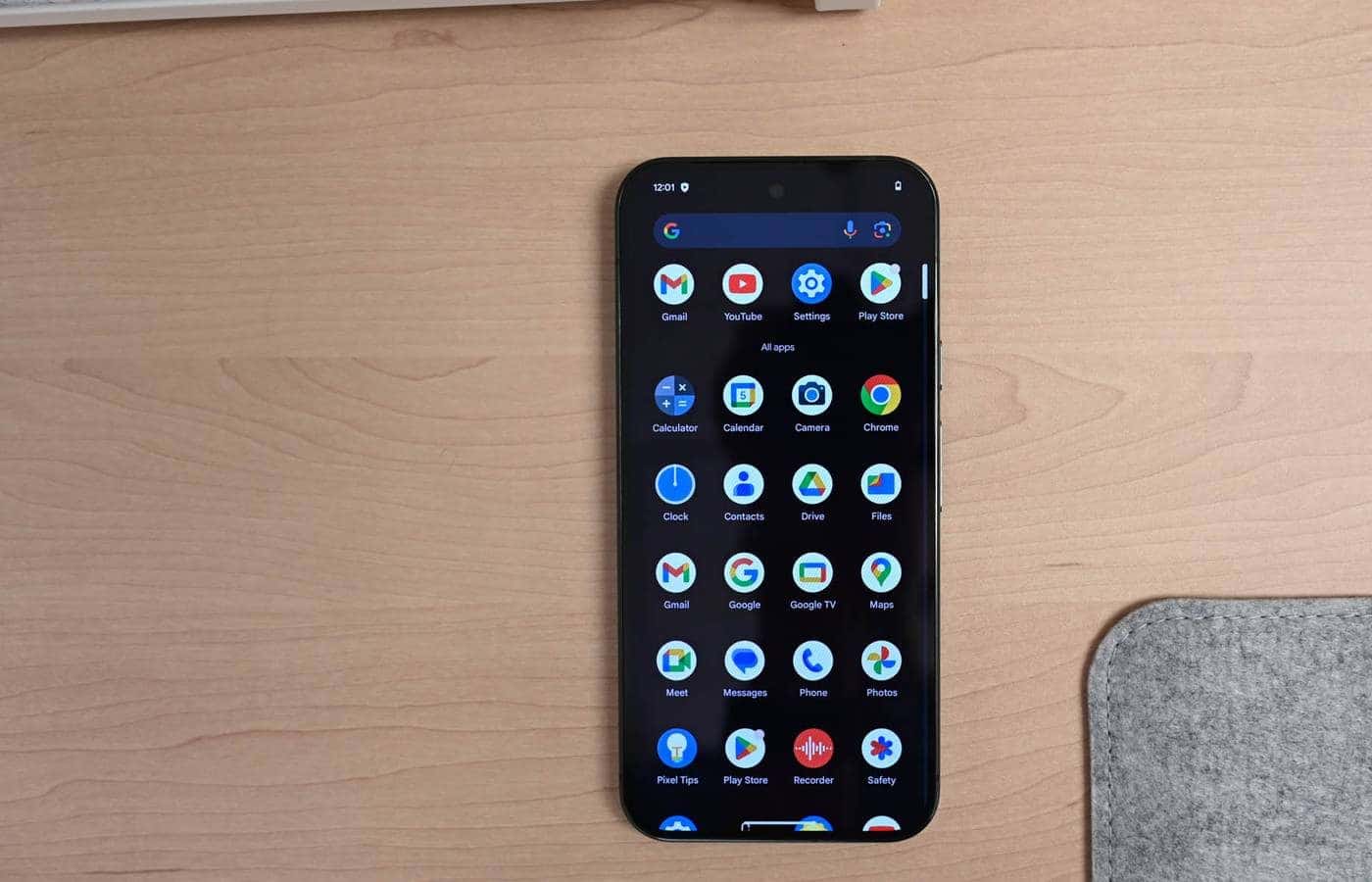 **5 تطبيقات Android مثبتة مسبقًا تُبطئ هاتفك: تعرف عليها وكيفية التخلص منها لتحسين الأداء**