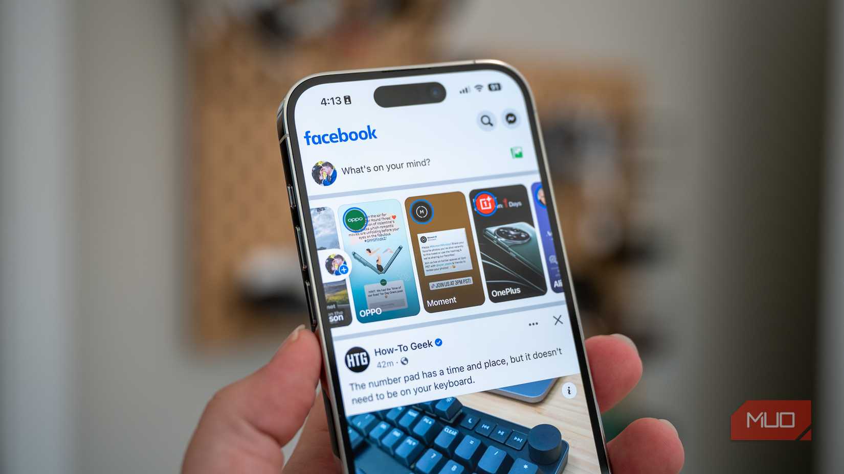 الصفحة الرئيسية لفيسبوك على Apple iPhone 14 Pro