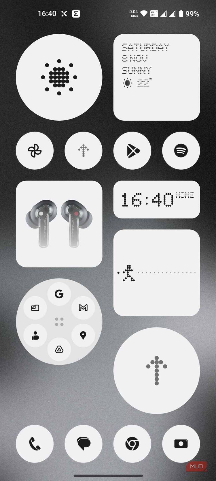 Home screen of a Nothing Phone