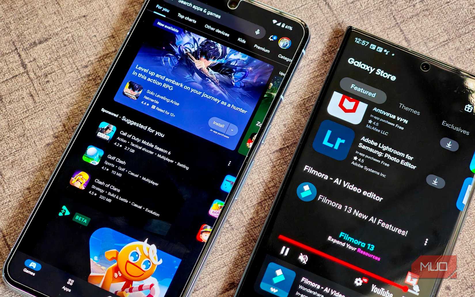 Pixel 8 Pro مع فتح متجر Play بجوار Galaxy S23 Ultra مع فتح Galaxy Store