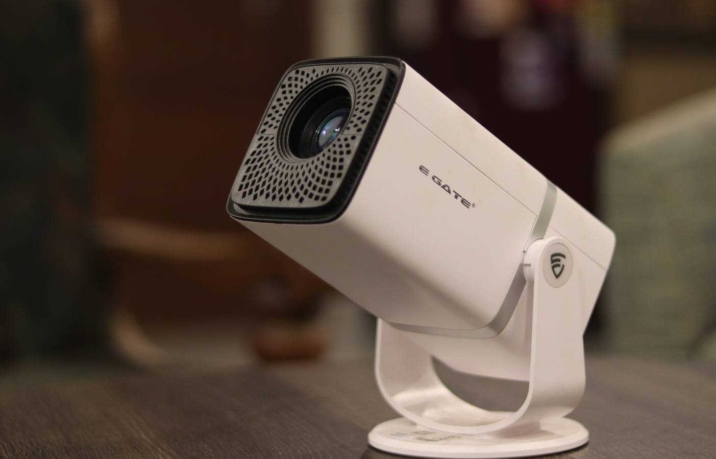 لا تشترِ بروجيكتور اقتصادي قبل فحص هذه العيوب الثلاثة القاتلة