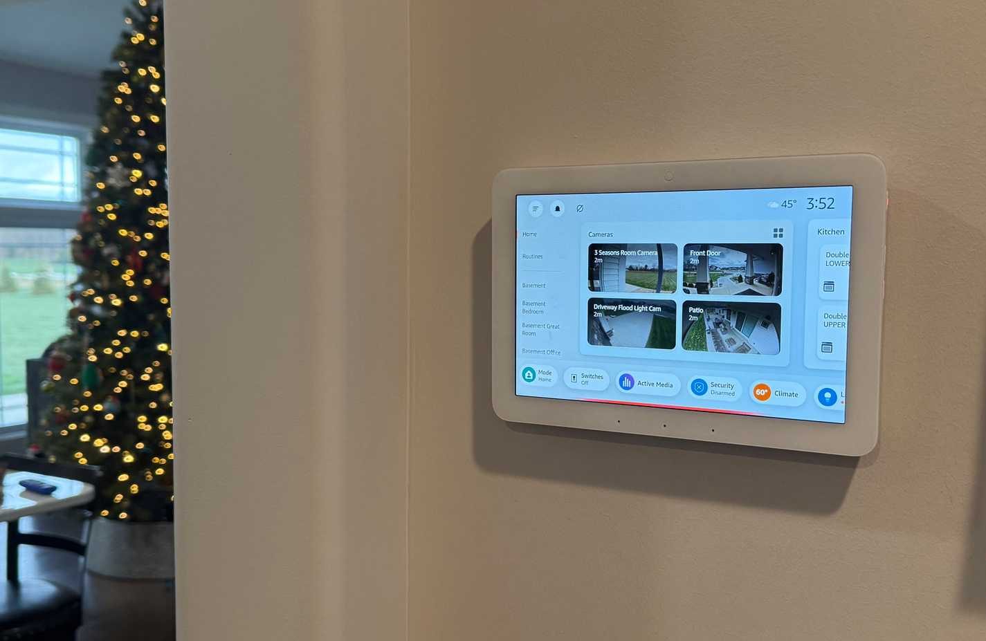 مركز Echo يعرض كاميرات Ring الأمنية