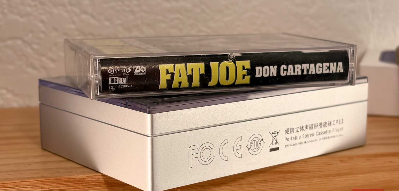 شريط كاسيت فوق مشغل الكاسيت Fiio CP13.