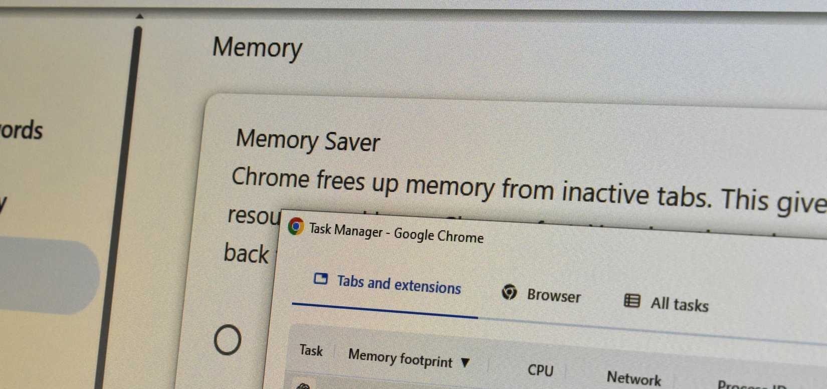 إعدادات ذاكرة Google Chrome في مدير المهام.