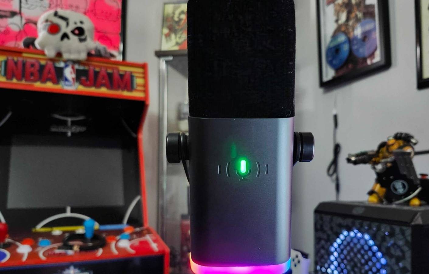 هذا التطبيق البسيط حسّن جودة ميكروفوني ليصبح نقياً ونظيفاً كاستوديوهات التسجيل في كل مكالمة.