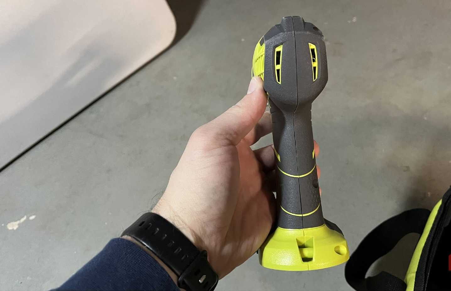 الجانب الخلفي لمقبض دريل RYOBI ONE